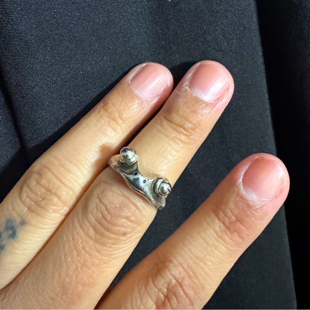 Silver tone ring frog